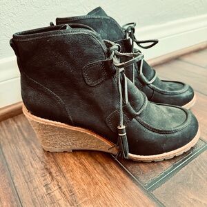 GH Bass Black Leather Tassel Tie Wedge Ankle Booties